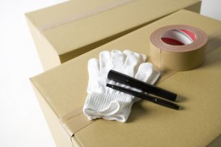 引越し当日は軍手やマジック、ガムテープなどの準備が必須。